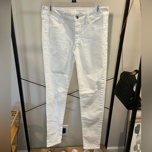 American Eagle White super stretch skinny jeans